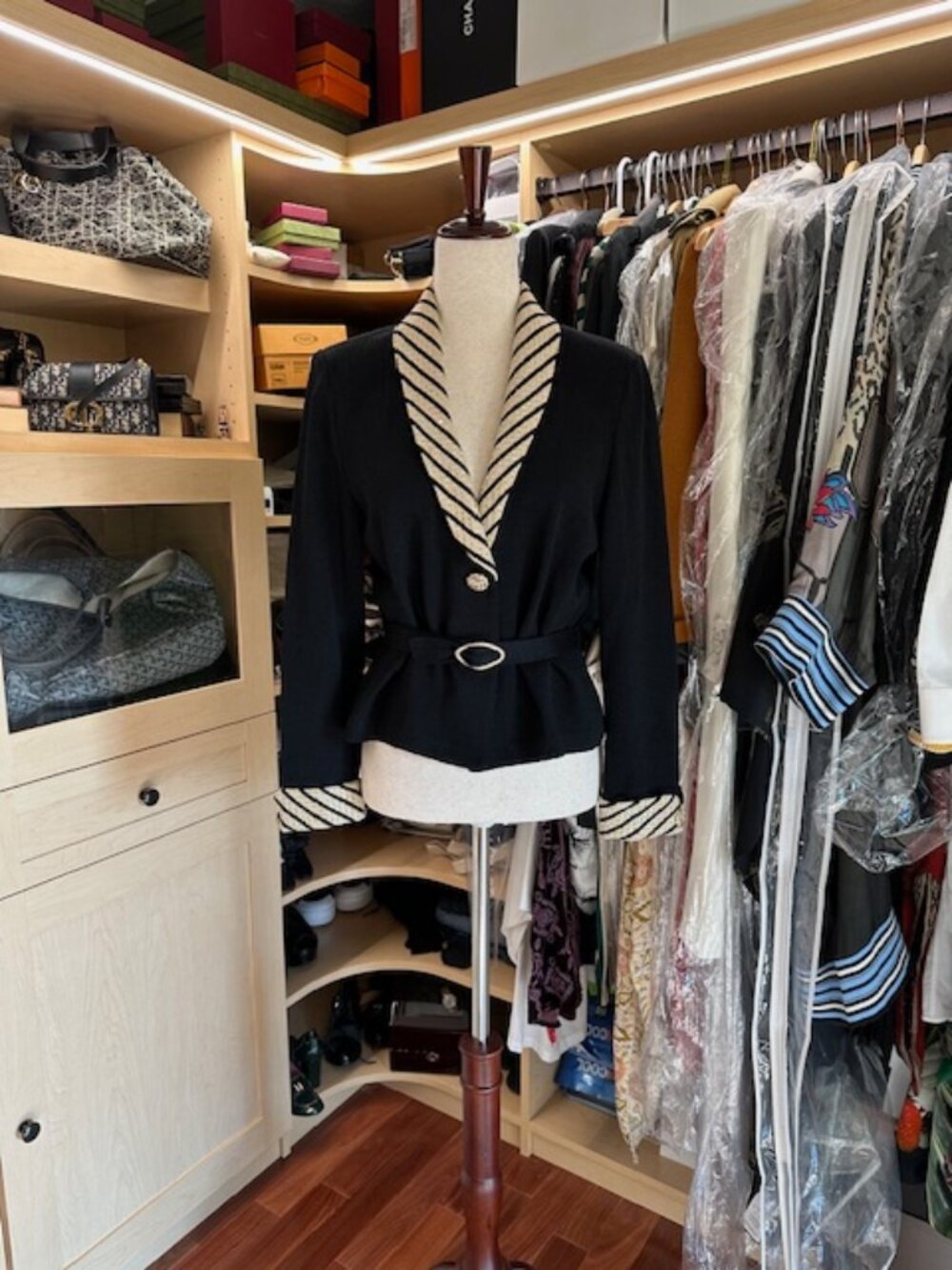 St. John Black Evening Size Six Blazer